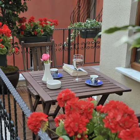 Three Apples Taksim Aparthotel 3*