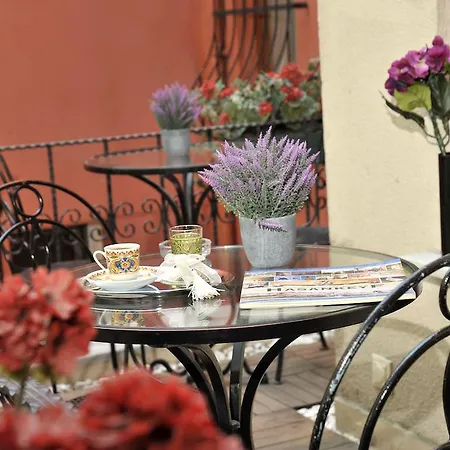 Three Apples Taksim 3*