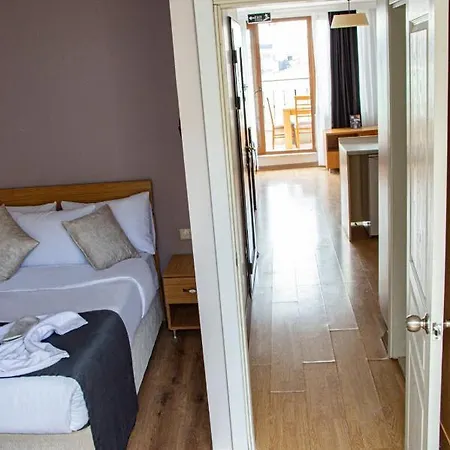 Aparthotel Three Apples Taksim 3*