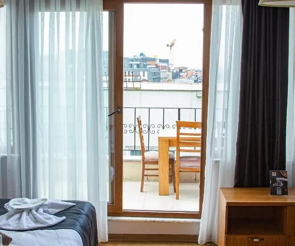 Three Apples Taksim Стамбул