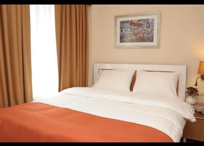 Three Apples Taksim 3*