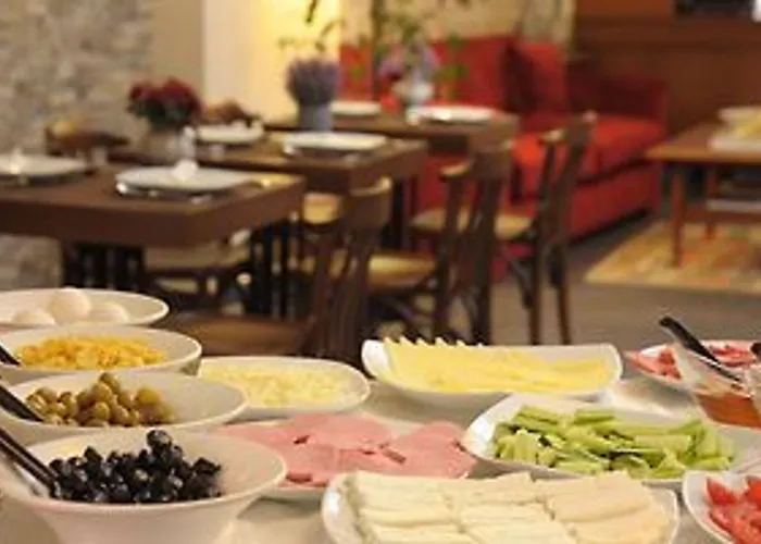 Three Apples Taksim Стамбул