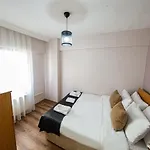 Ξενοδοχείο με διαμερίσματα Three Apples Taksim