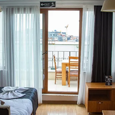 Three Apples Taksim איסטמבול