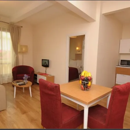 Three Apples Taksim 3*