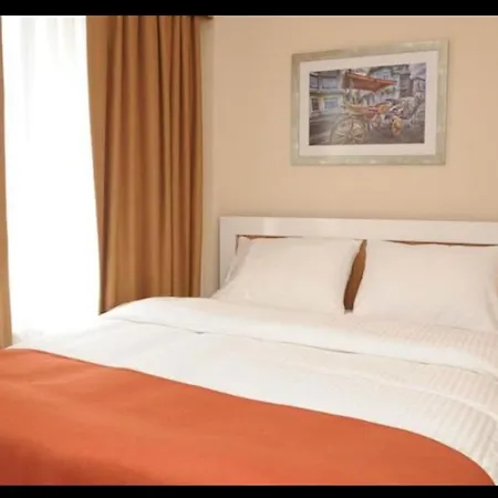 Three Apples Taksim 3*