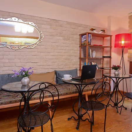 Three Apples Taksim מלון דירות 3*