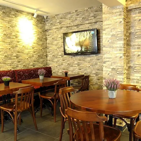 Three Apples Taksim איסטמבול