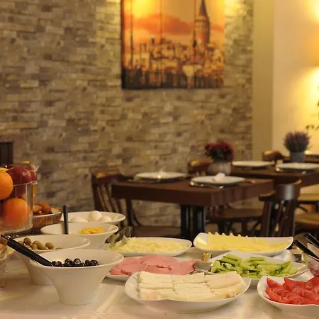 Three Apples Taksim איסטמבול