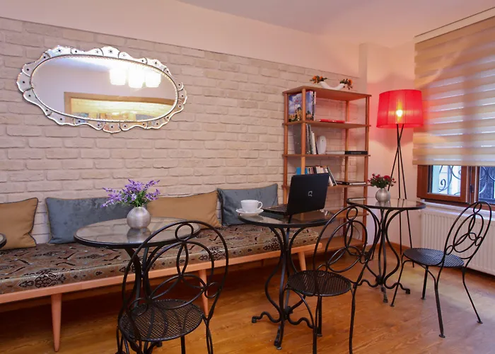 Three Apples Taksim 아파트호텔 3*