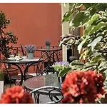 Three Apples Taksim Apart-hotel