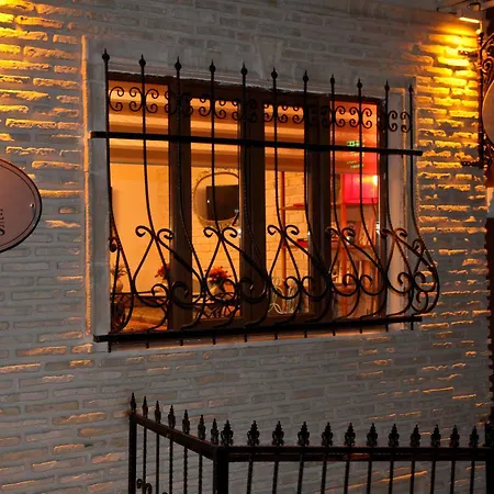 Aparthotel Three Apples Taksim 3*